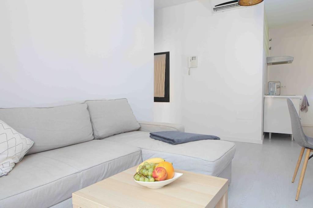 Stylish 2 Bedroom Next To Lamerced Plaza Appartamento